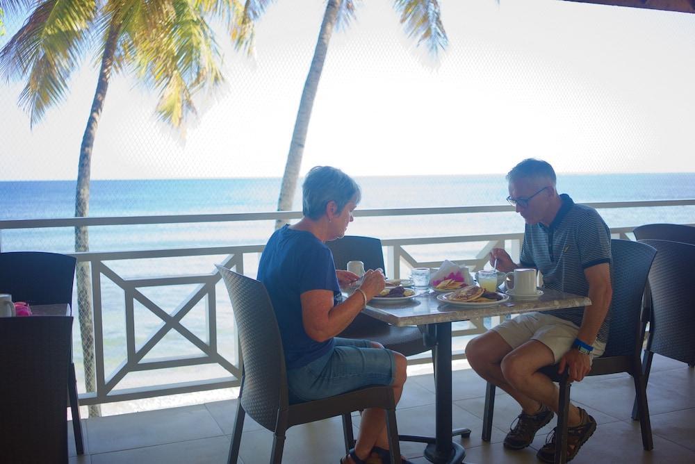 Tropikist Beach Hotel And Resort Краун Пойнт Екстериор снимка
