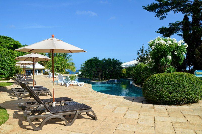 Tropikist Beach Hotel And Resort Краун Пойнт Екстериор снимка
