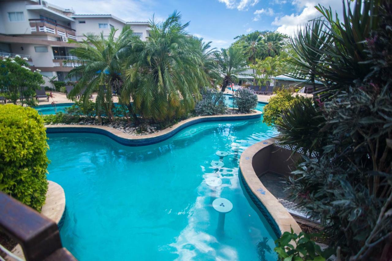 Tropikist Beach Hotel And Resort Краун Пойнт Екстериор снимка